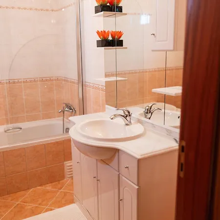 Holiday home Anjo House Monteiras